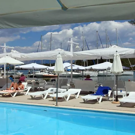 Bay 1 Aparthotel